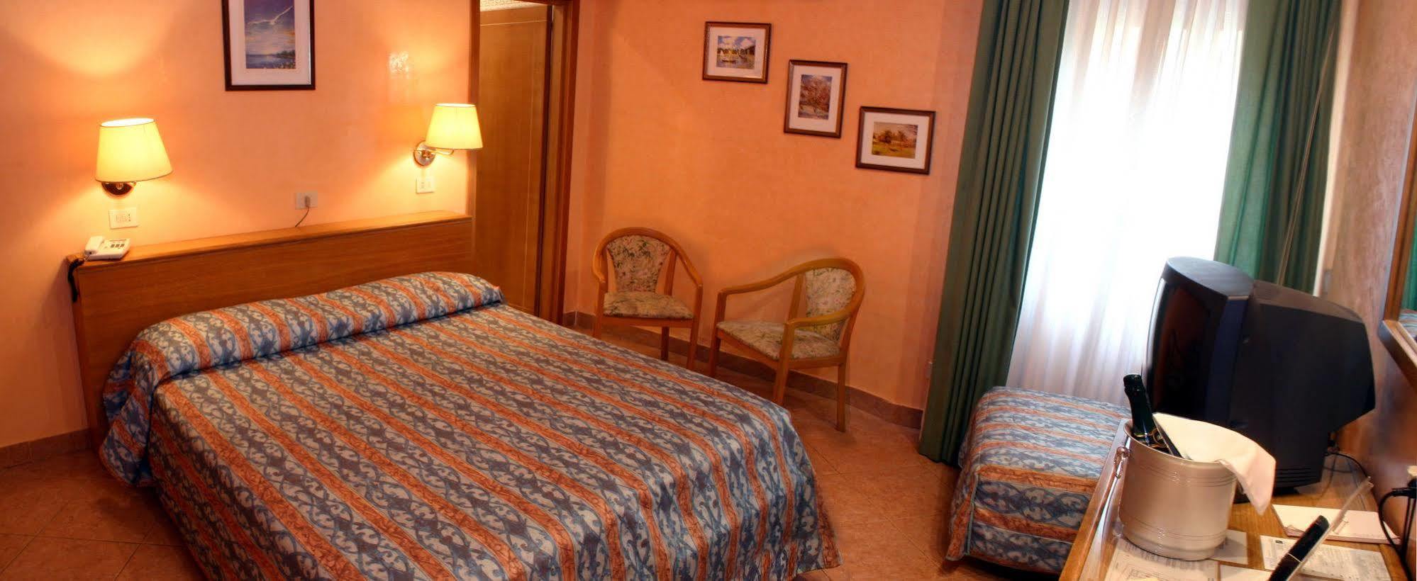Hotel Patria Рим Номер фото