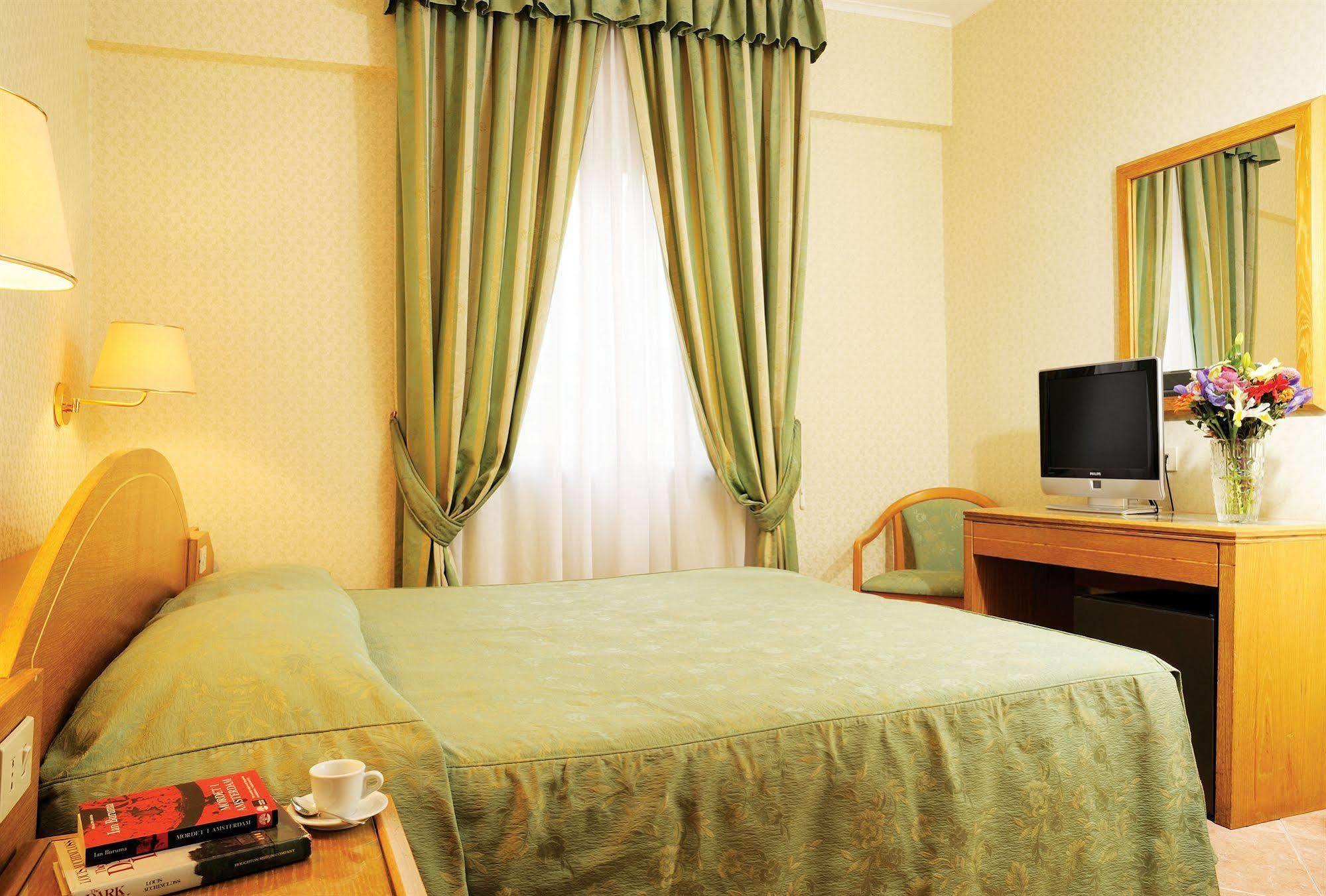 Hotel Patria Рим Экстерьер фото